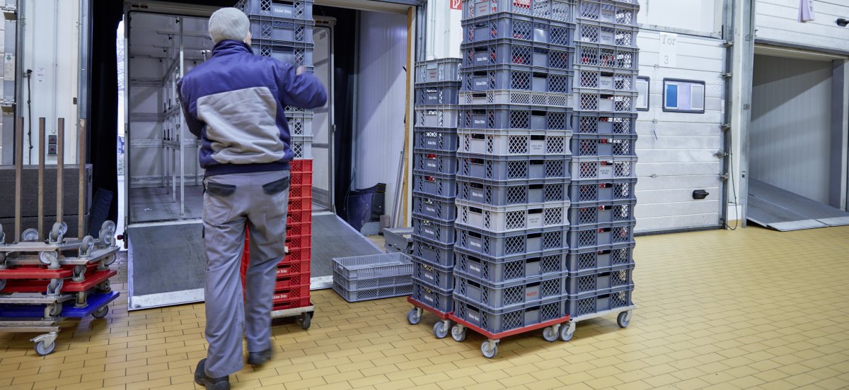 Beladen eines Lieferfahrzeugs