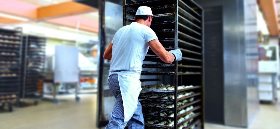 Bcker schiebt Stikkenwagen