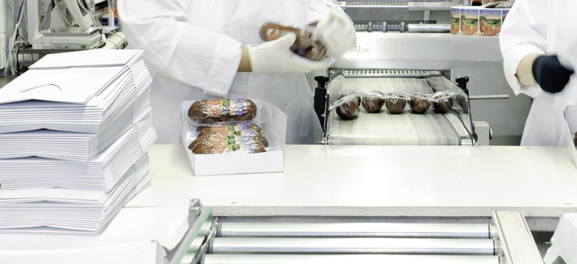 Einpacken von Ware per Hand