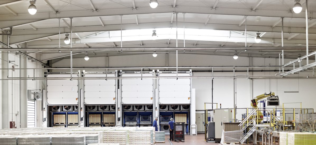 Beleuchtung in Produktionshalle