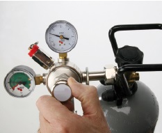 7. Wenn erforderlich den Betriebsdruck nachstellen