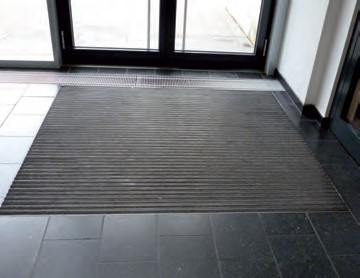 Schmutzfangmatte (Schmutzschleuse) bodengleich angebracht