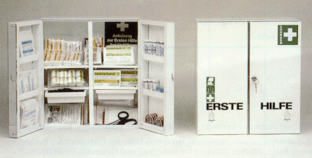 Foto: Verbandschrank offen und geschlossen