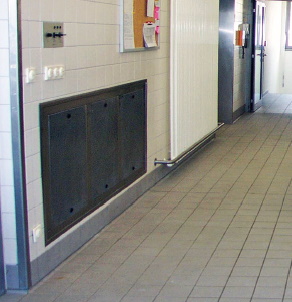 Abb. 15: Ein in der die Wand integrierter flacher Quellluftdurchlass (mit Spritz- bzw. Reinigungsrand).