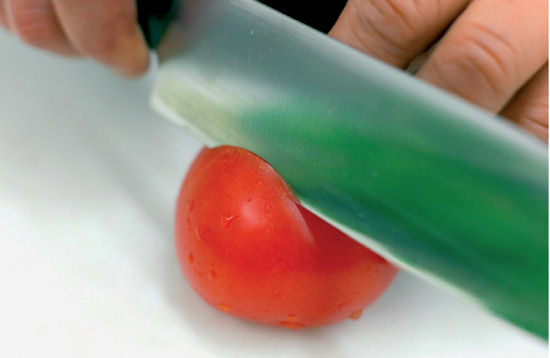 Abb. 5: Test der Messerschrfe an einer Tomate