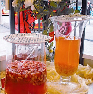 Abbildung 24: Selbst hergestellte Fruchtbowlen