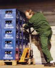 Foto: genaues Positionieren mit dem Hubwagen