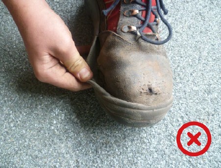 Abb. 9 Ablegereif, insbesondere da sich Sohle vom Schaft gel�st hat.